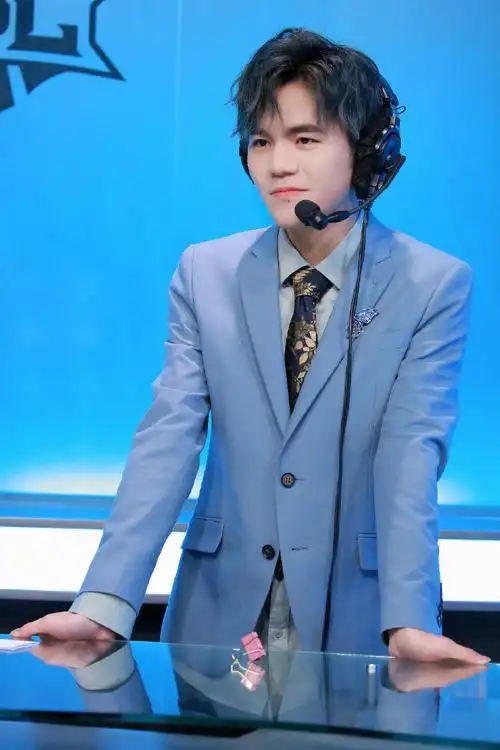 kpl选手西装造型好养眼##武汉estarpro加盟战至巅峰