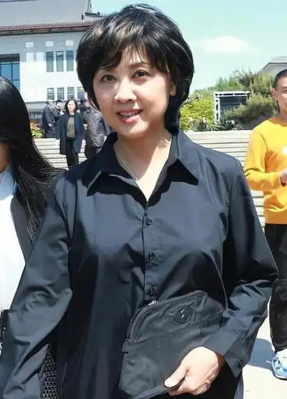 "2004年朱军在他主持的节目《艺术人生》中,邀请了86版西游记的主创