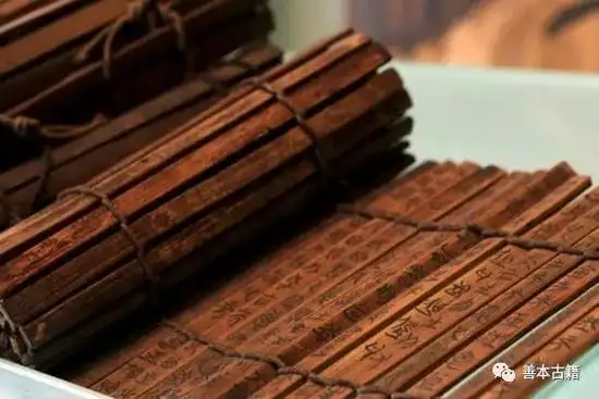 (一) 竹书的简策装二,简帛典籍的装帧形制孔子生活的春秋末期以前所