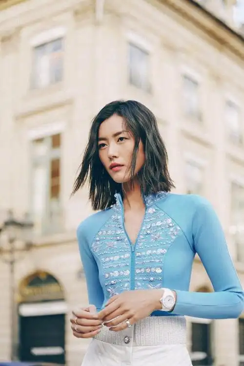 简介:刘雯简约精致写真图片,分享一组刘雯图片给大家,图中的明星图片