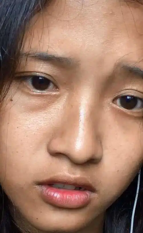 抖音最丑素颜女孩火了,五官出奇美,网友:你和网红只差化妆