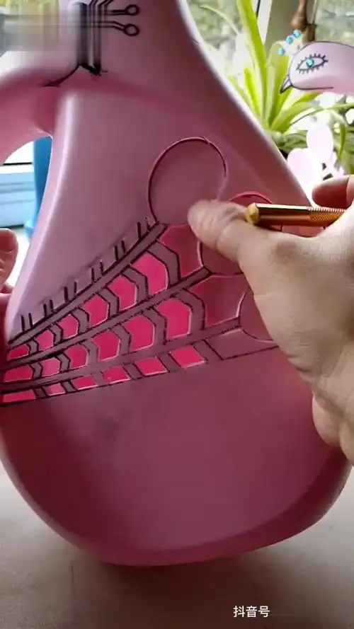 接上个视频,你们要的洗衣液瓶制作孔雀花盆的详细教程(二)手工花盆