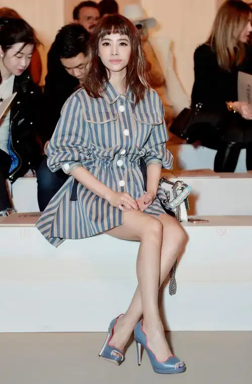 蔡依林米兰秀场三度换装亮相成焦点