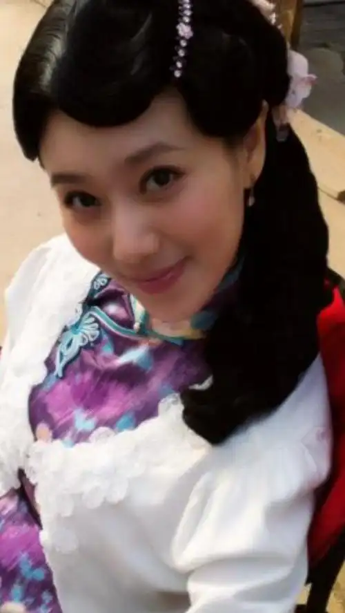 徐婧灵唯美时尚写真照,气质优雅,温婉可人