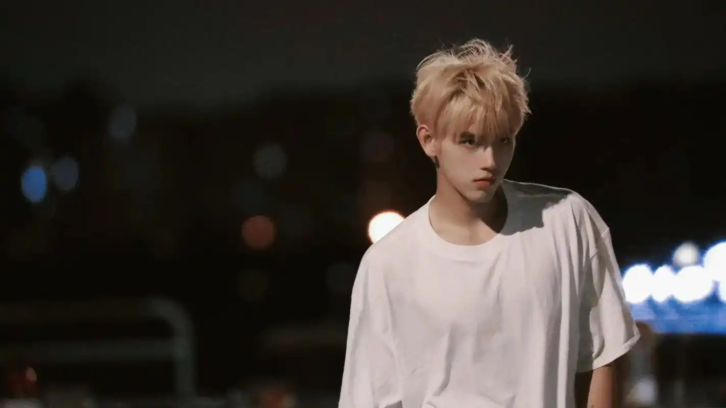 陈飞宇李峋 #电视剧点燃我温暖你 #阿瑟高清壁纸 #一眼沦 - 抖音