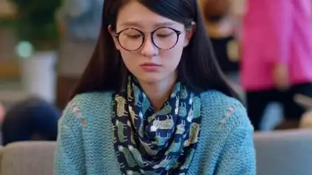 欢乐颂:关关不知年终总结怎么写,向樊胜美求助,关关终于明白了