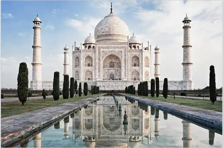 建筑领域,从中国故宫到埃菲尔铁塔,再到印度泰姬陵,都体现着【对称