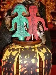 其中包括了诡异无比的玻璃降,及轰动全世界的飞头降.