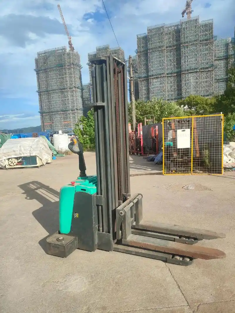 载重一吨升高五米全电动站驾式液压叉车