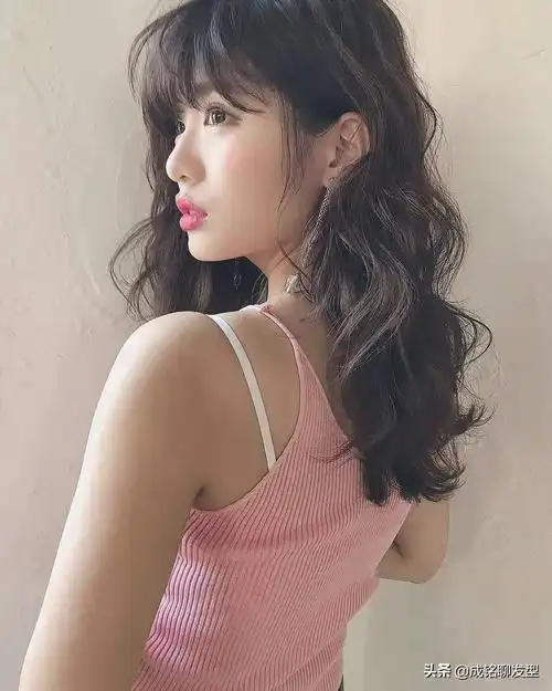 10款优雅时尚的卷发发型,送给各位长发女生