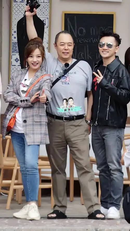 赵薇,苏有朋,张铁林一起录制《中餐厅》