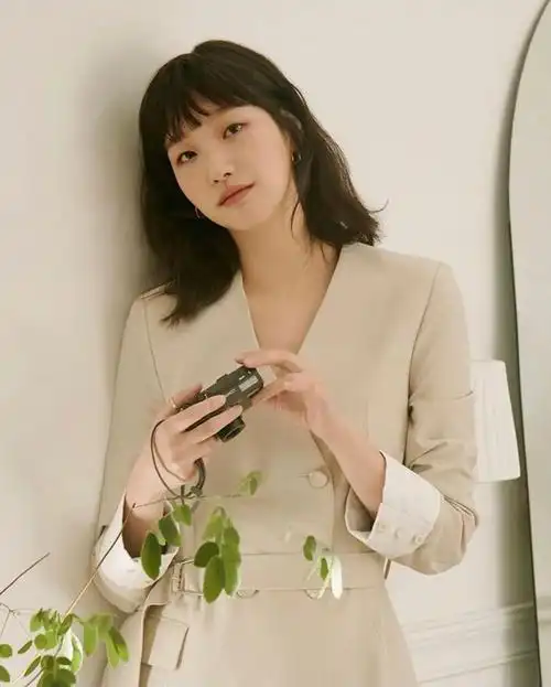 单眼皮配狗啃刘海金高银新造型翻车了吗