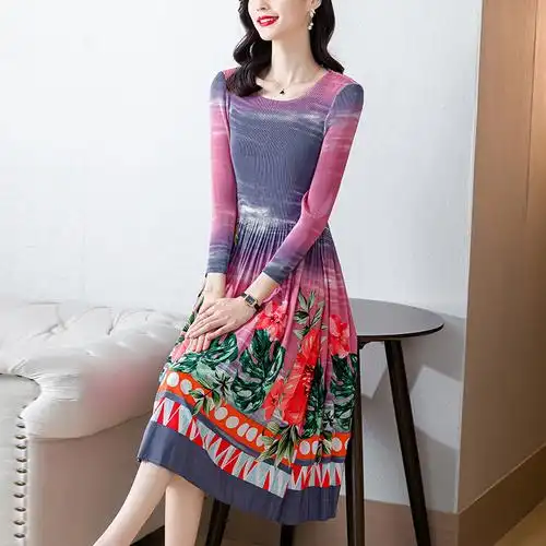 三宅褶皱连衣裙2023春秋新款中长款印花收腰显瘦大码定位花时尚裙