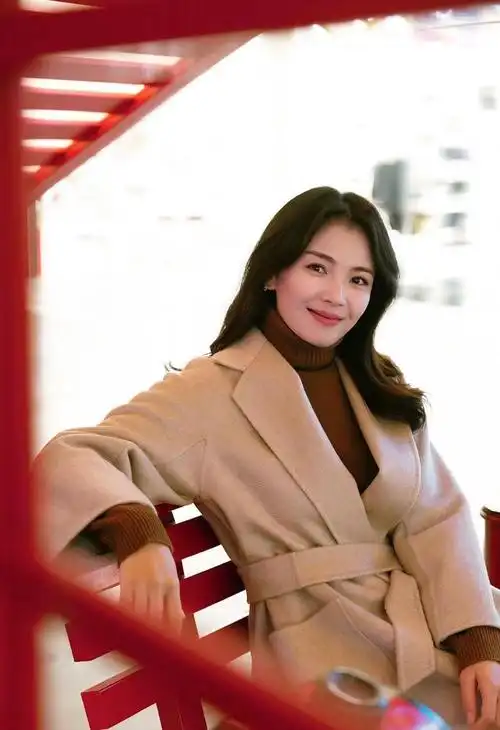 可以根据身高来挑选,刘涛有着168厘米完美的女神身高,她便选择了一件