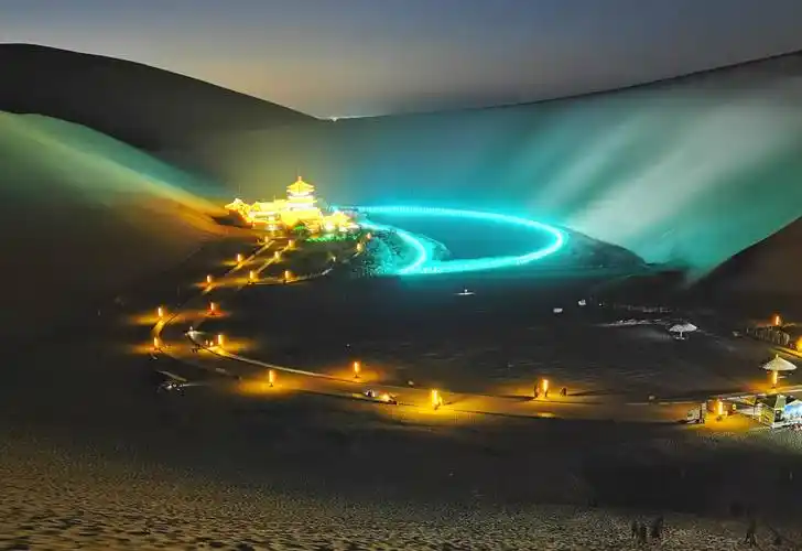 愉快的旅行第五站一一鸣沙山月牙泉(华为p40手机拍摄)