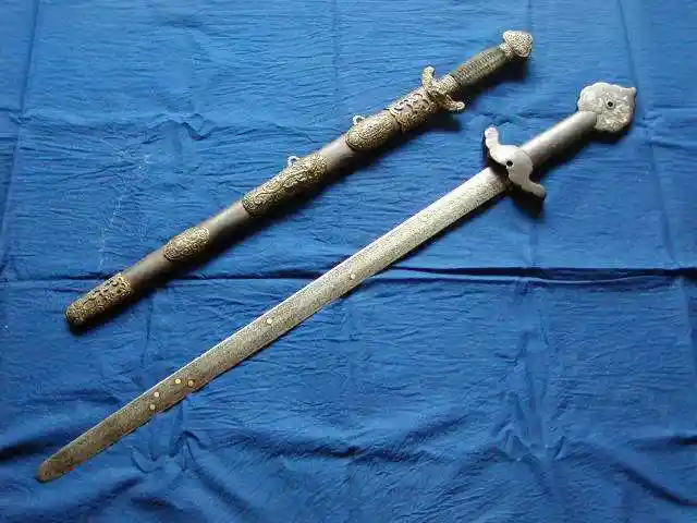 主题:流逝的辉煌-------重贴拔刀斋已丢失的中国古兵宝贵图片