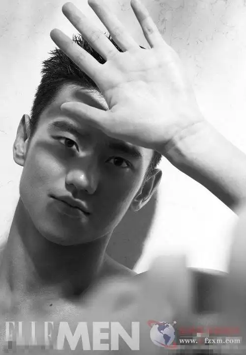 宁泽涛登封面半裸大秀健美身材行走的荷尔蒙满屏的时尚太撩妹