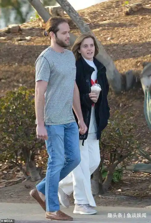 闭眼被男友亲吻爱意浓,罕见说恋情进展_艾玛·沃特森_里奥·罗宾顿