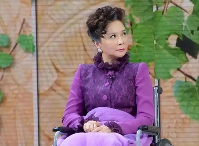 著名演员蔡明从国民笑星到晚节不保现今她怎样了