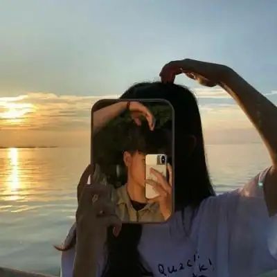 情侣头像 爱而不得就要放手 去牵下一个手