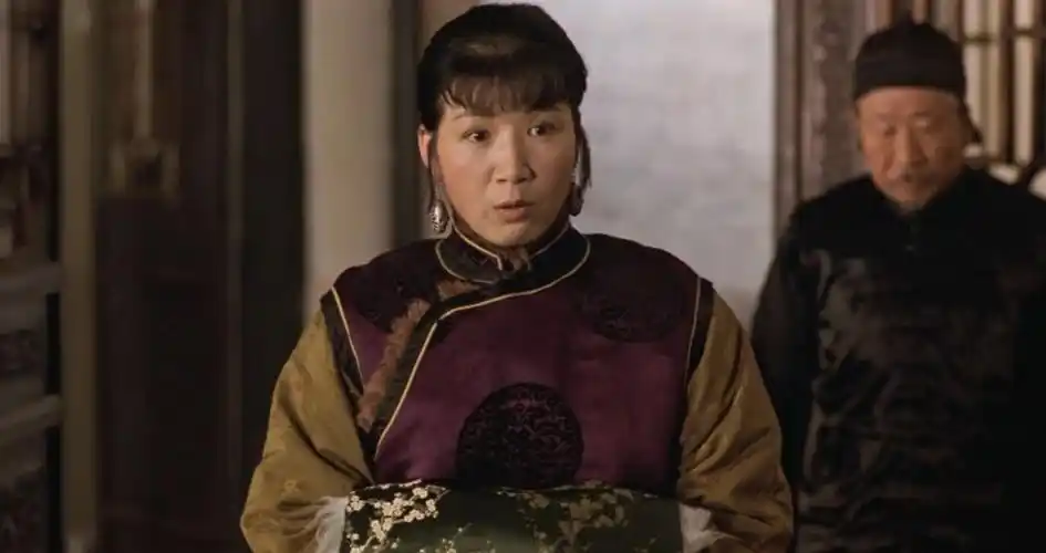 电影《大红灯笼高高挂》的服饰语言,诉说了一个怎样的故事?_姨太太