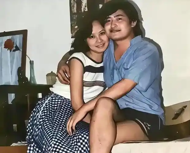 刘欢和媳妇相识几天闪婚相守十多年却依旧把普通妻子当做宝