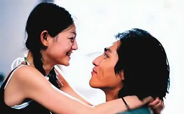 大s前男友蓝正龙离婚穿情侣装骑单车去办手续9年婚姻走到尽