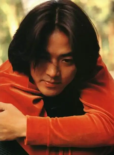 56岁郑伊健被偶遇,皮肤下垂胡子拉碴身材大变样,太像古惑仔了