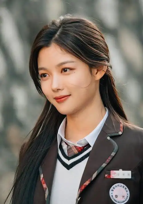 便利店新星金裕贞笑容治愈甜美爱豆造型是可爱小公主