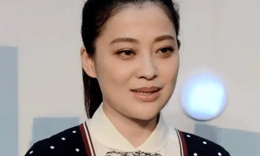 梅婷带女儿去滑雪!