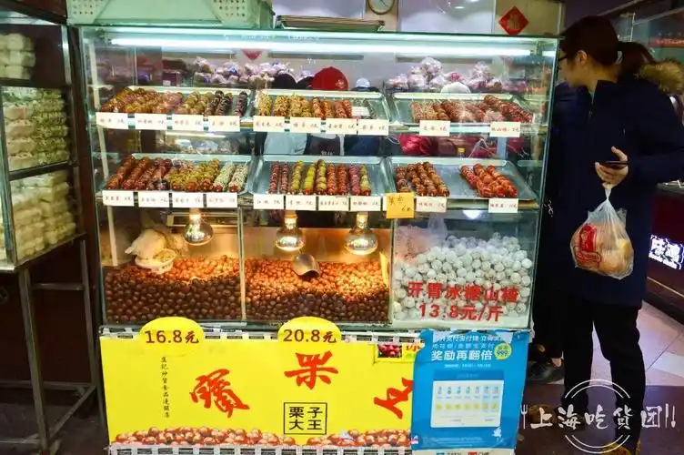 这条魔都最有年味儿的街藏着上海人的芳华岁月