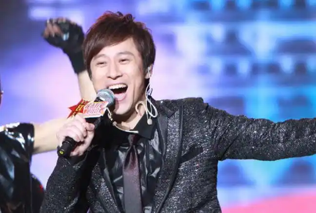 从全民偶像到销声匿迹,春晚钉子户的解晓东,已经走上另一条大道