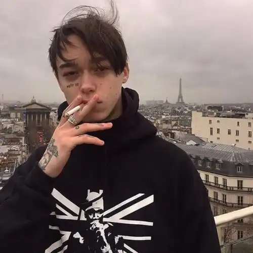 吸烟纹身黑衣人头像