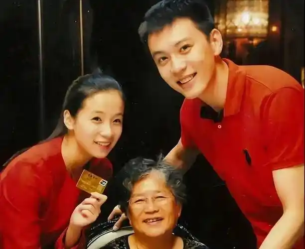 前辽宁男篮主教练杨鸣婚内出轨曝光,妻子唐佳良公开揭露_照片_证据