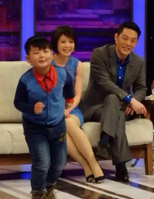 强子,未成名夫妻恩爱16年,成名后净身出户娶美模_程愫_周丽淇_作品