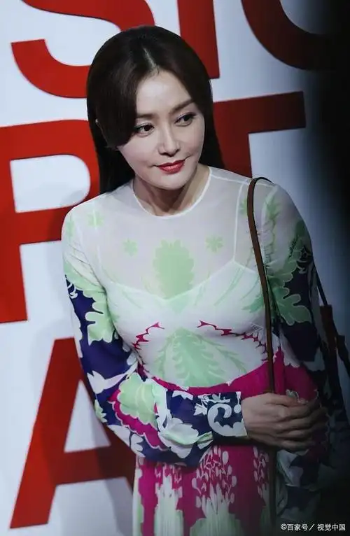 秦岚的身材和颜值再好,也架不住年龄的劣势,没人愿意娶大龄剩女