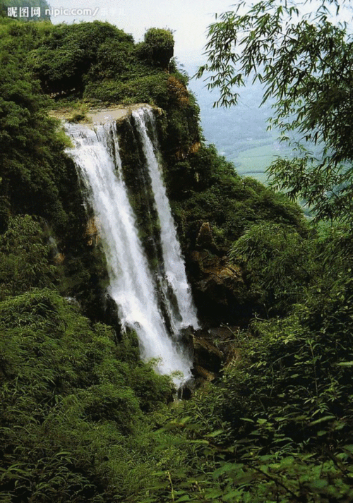 迷人的瀑布美景【动态图】