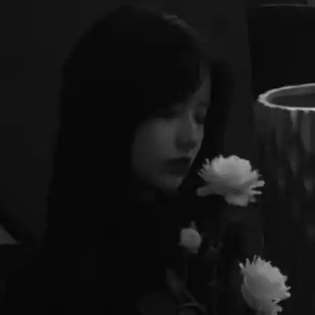 女生暗黑系头像真人伤感很丧很颓废的女生