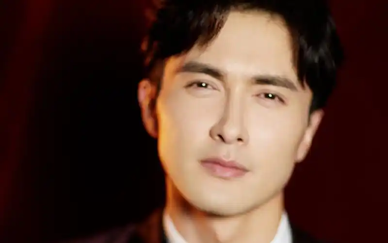 高伟光儒雅帅气写真图片桌面壁纸