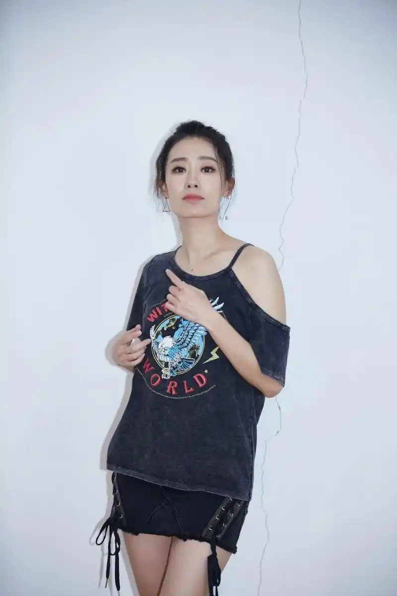 张小斐生活自拍,无美颜,身材也很好.