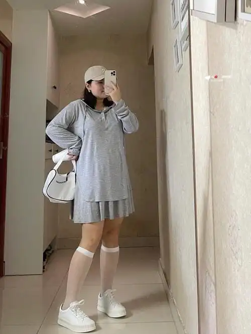 hello,我是胖林937415身高体重: 160/150斤7415三围: 104