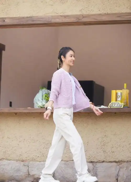 林心如携霍建华给爸妈庆生!她47岁穿卫衣像少女,老公却胖出肚腩