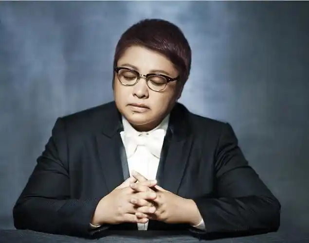 p>韩红,1971年9月26日出生于西藏自治区昌都市,中国内地流行乐女歌唱