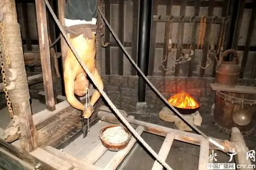 江苏廉政教育基地展示剥皮等古代酷刑图