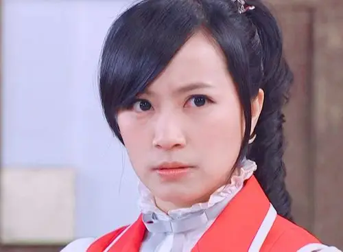 萌学园素材抱图关注