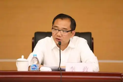 今天李政区长主持召开全区推进农民相对集中居住工作部署会