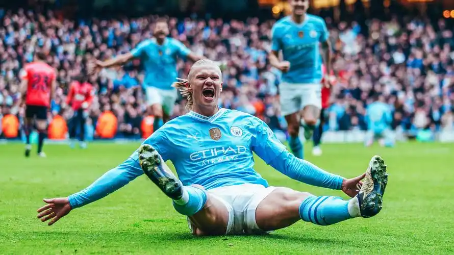 哈兰德梅开二度再现吃人进球!曼城登顶英超