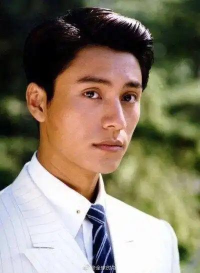 陈坤状态#《金粉世家》金燕西 —— "去年听雨客舟中,江阔云低,断雁