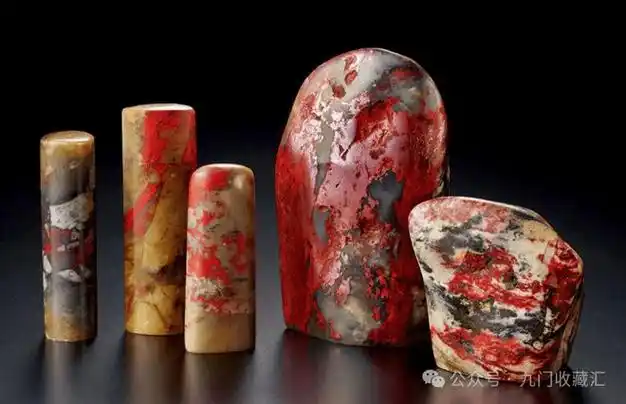 鸡血 石的 初级玩家一般选择巴林鸡血石,因为更加透亮温润且红度好.