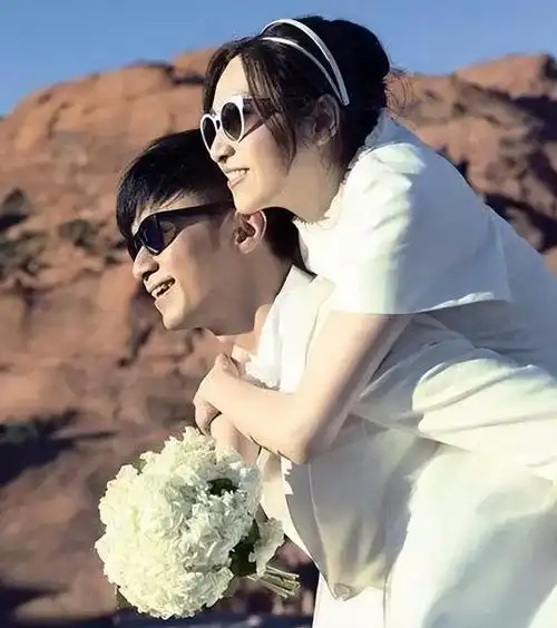 苦等古巨基20年,46岁才换来名分,52岁高龄产子,她过得幸福吗?